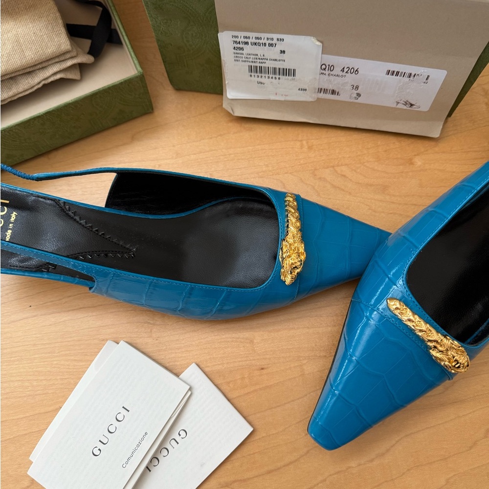 Gucci Blue and Gold Heels with Elegant Design